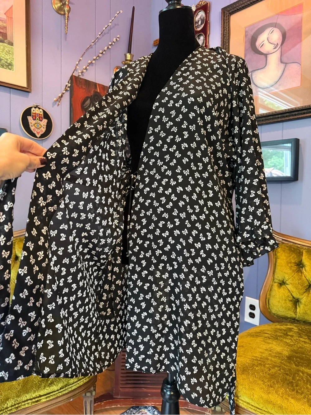 Vintage 90s Valentino Intimo short kimono Style All Over Bow Pattern Wrap Robe